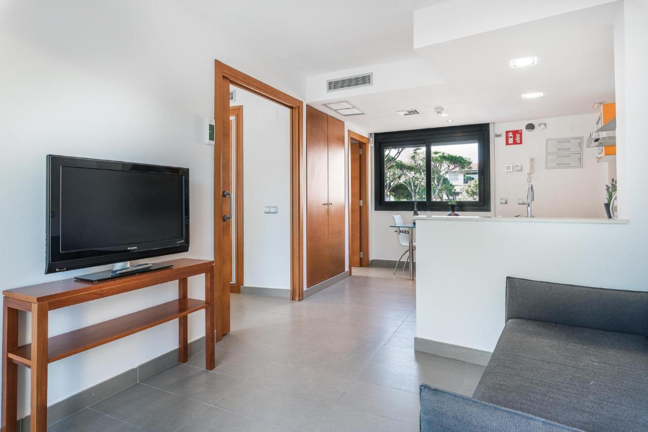 Aparthotel Las Palmeras Castelldefels Exterior foto