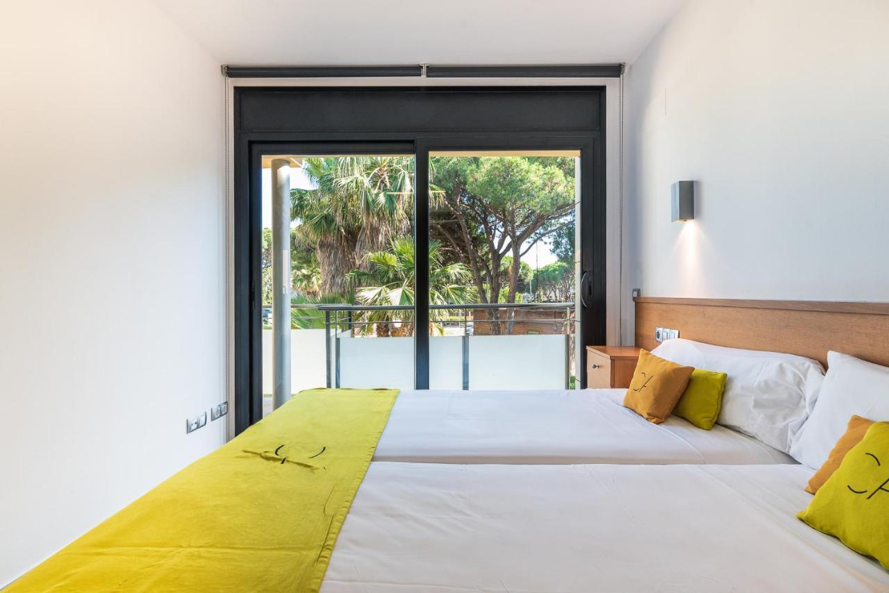 Aparthotel Las Palmeras Castelldefels Exterior foto