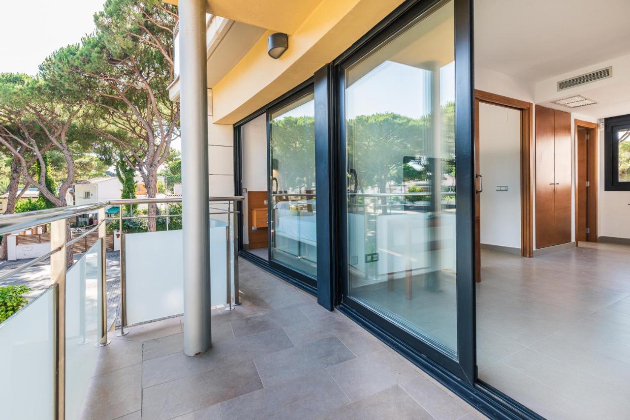 Aparthotel Las Palmeras Castelldefels Exterior foto