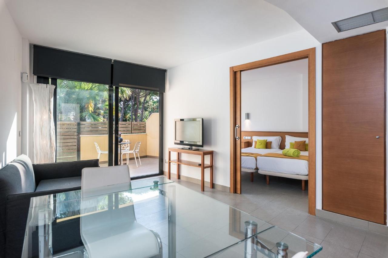 Aparthotel Las Palmeras Castelldefels Exterior foto