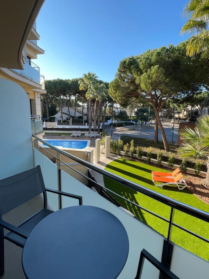 Aparthotel Las Palmeras Castelldefels Exterior foto